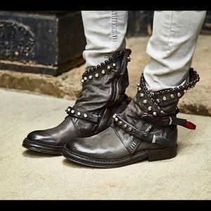 AS98 Vianne Black Leather Boots size 6